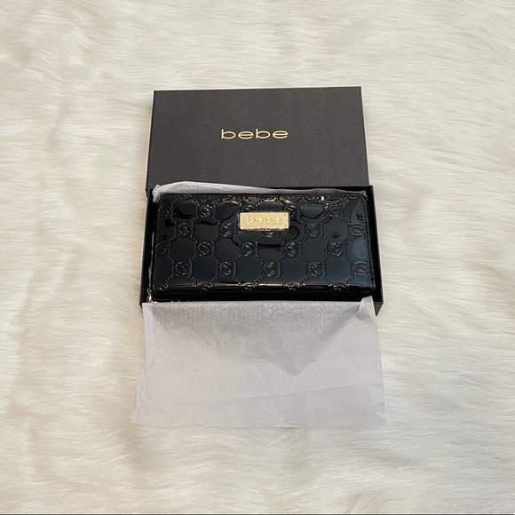 NWT bebe los angeles Womens Black Patent Clutch Wallet Dana Embossed Zipper - Picture 7 of 9